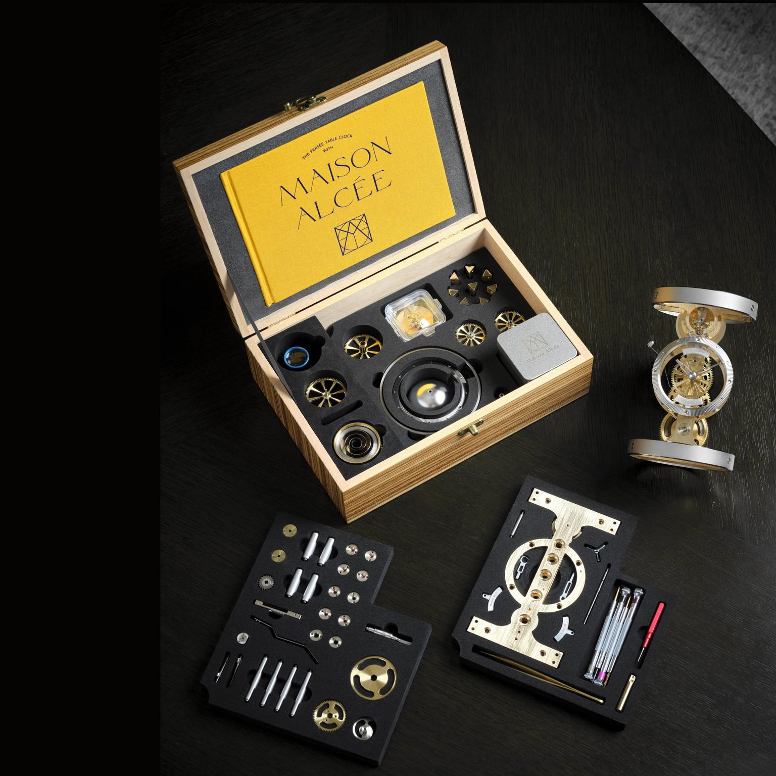 The Persée Or DIY table clock by Maison Alcée 2