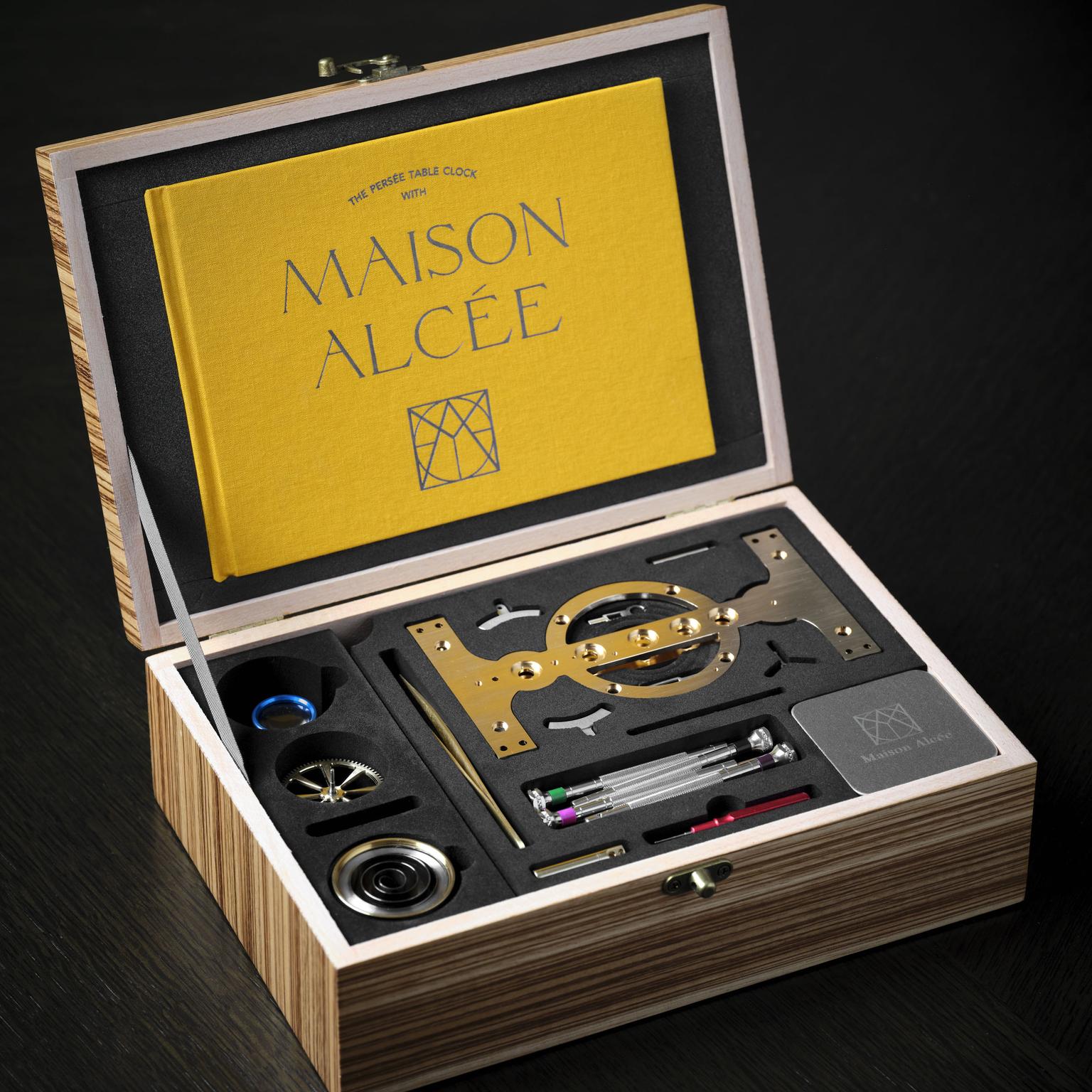 The Persée Or DIY table clock by Maison Alcée 3